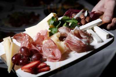 Captain's Pizzeria & Restaurant