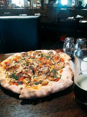 Farina Alto Pizzeria & Wine Bar