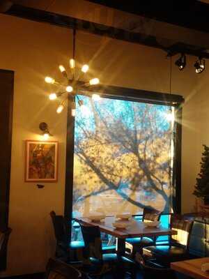 Farina Alto Pizzeria & Wine Bar