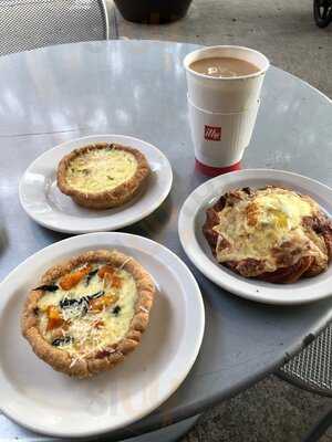 Blue Dog Bakery & Cafe