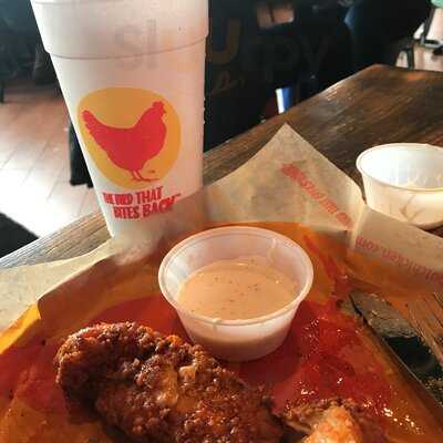 Joella's Hot Chicken - St Matthews