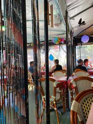 R. Thomas Deluxe Grill