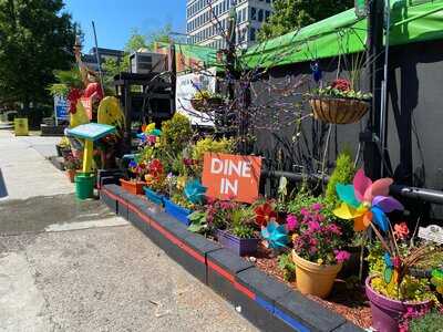 R. Thomas Deluxe Grill