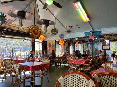 R. Thomas Deluxe Grill