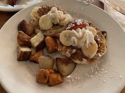 Madhatters Tea House And Cafe