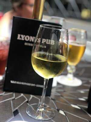 Lyon's Pub