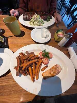 Doc B's Restaurant + Bar