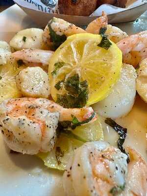 Six Feet Under Pub & Fish House