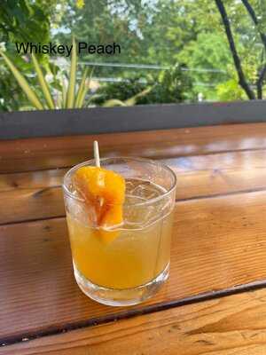 Six Feet Under Pub & Fish House