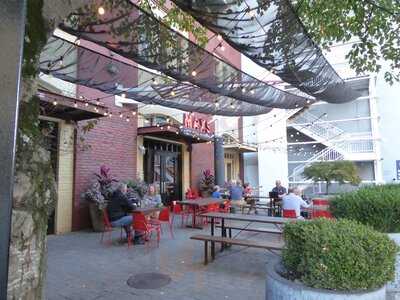 Max's Coal Oven Pizzeria