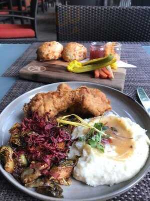 Southern Art & Bourbon Bar