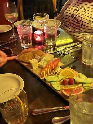 Frazer's Restaurant & Lounge