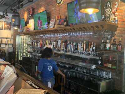 Beerhead Bar & Eatery