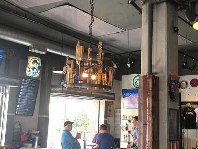 Beerhead Bar & Eatery