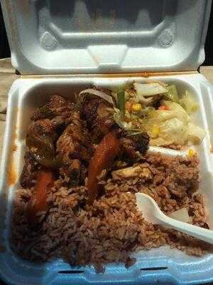 Fish N' Ting Restaurant & Lounge