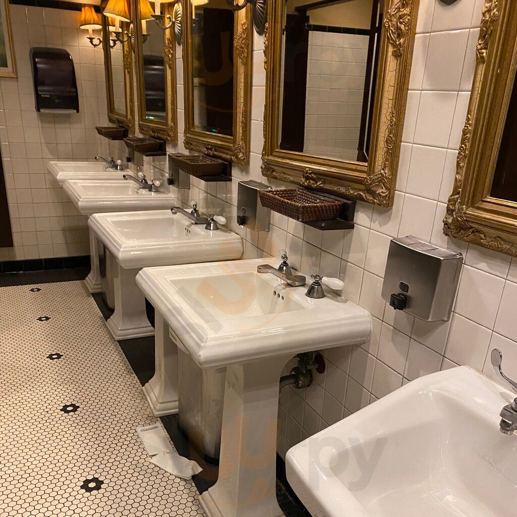 Maggiano's Little Italy