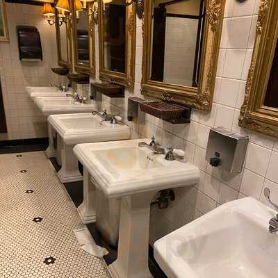 Maggiano's Little Italy