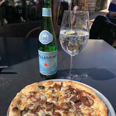 Dough Pizzeria Napoletana