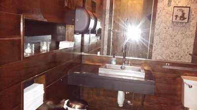 Holeman & Finch Public House