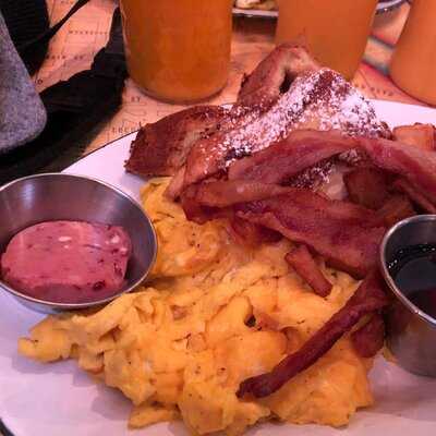 The Grey Dog (nolita)