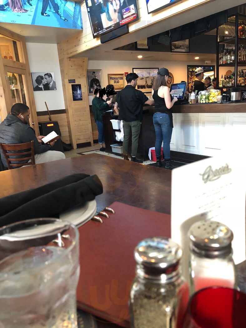 Gracie's Bar