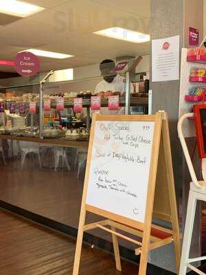 Jilly's Cupcake Bar & Cafe