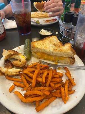 Max And Louie's New York Diner