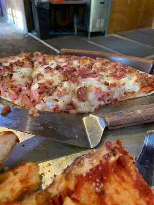 Wick's Pizza Parlor (baxter Ave.)