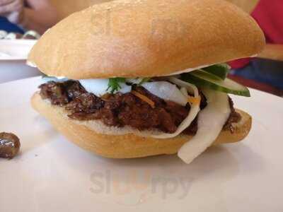 Half-peach Bakery And Cafe