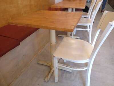 Half-peach Bakery And Cafe