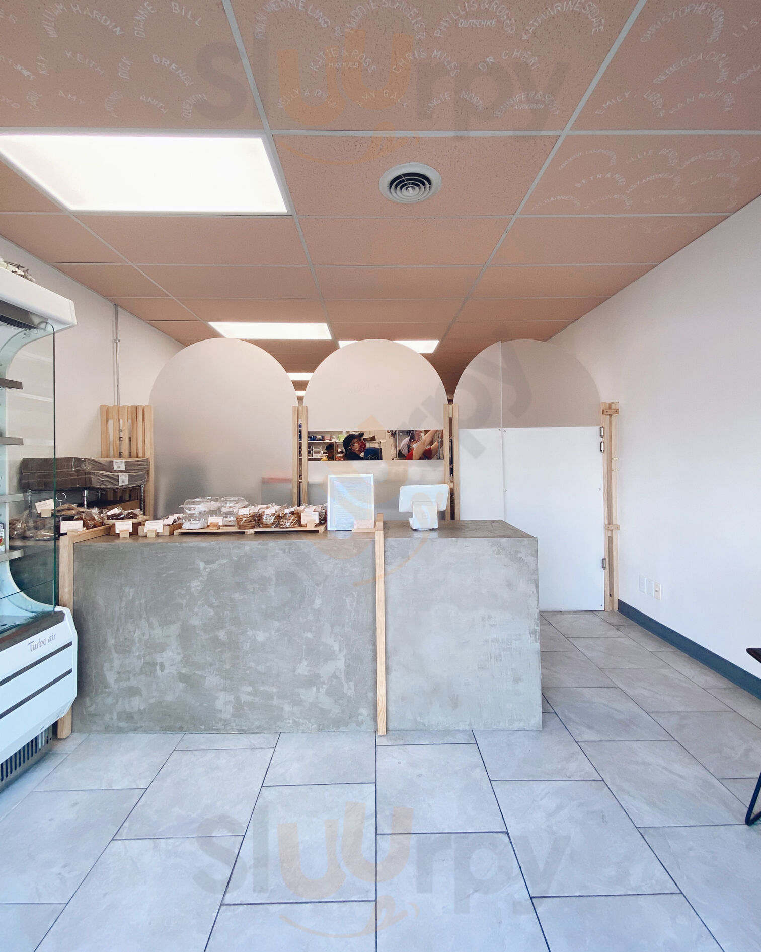 Half-peach Bakery And Cafe