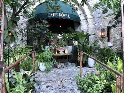 Cafe Roval