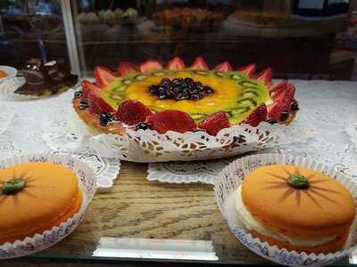 La Chatelaine French Bakery