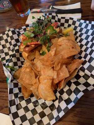 Six Feet Under Pub & Fish House