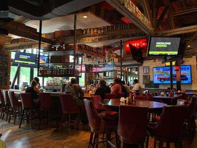 Six Feet Under Pub & Fish House