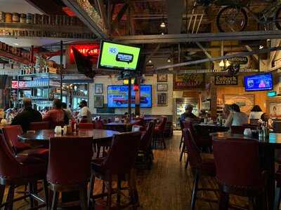 Six Feet Under Pub & Fish House