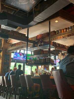 Six Feet Under Pub & Fish House