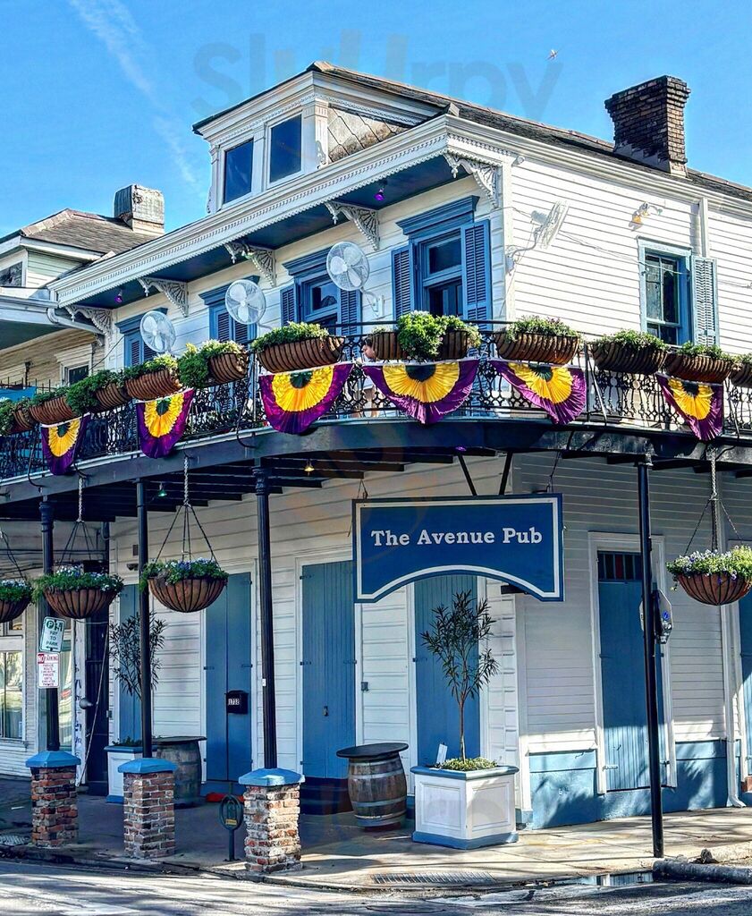 The Avenue Pub