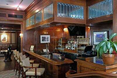 The Cobblestone Bar And Grill