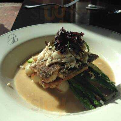 The Cobblestone Bar And Grill