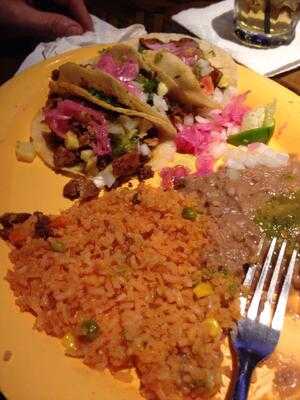 Ojos Locos Sports Cantina