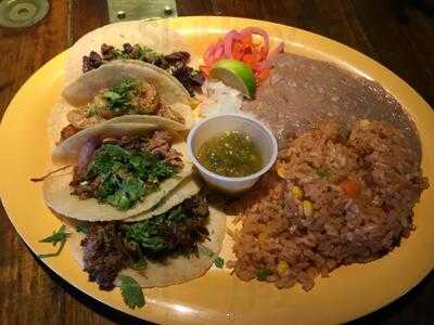 Ojos Locos Sports Cantina