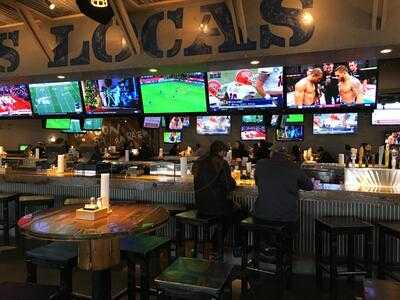 Ojos Locos Sports Cantina