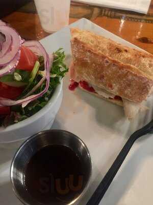 Amelie's Carmel Commons