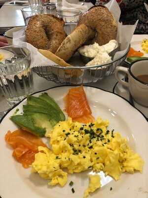 Baz Bagel And Restaurant