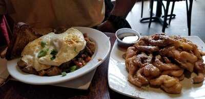 Teavolve Cafe & Lounge