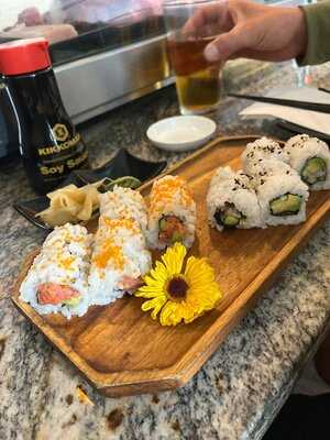 Akiko's Sushi Bar And Restaurant