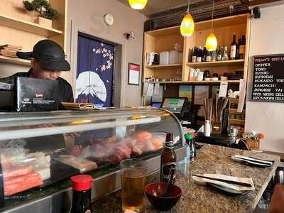 Akiko's Sushi Bar And Restaurant