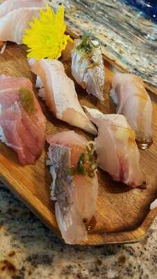 Akiko's Sushi Bar And Restaurant
