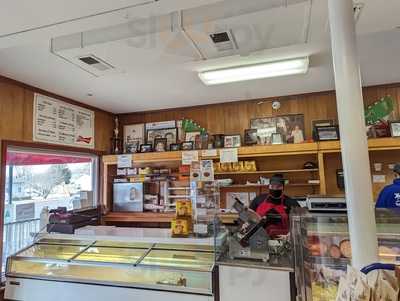 Mom's Deli